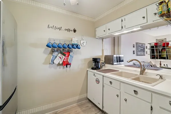 $230,000 | 673 Cardinal Court, Grayslake, IL 60030
