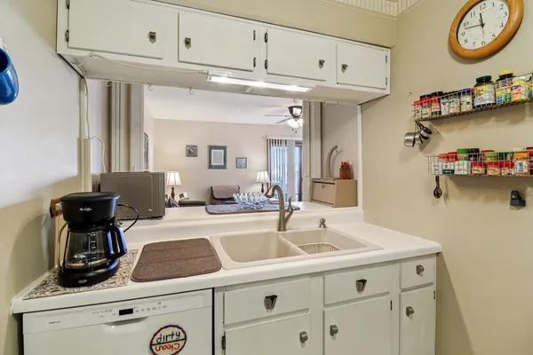$230,000 | 673 Cardinal Court, Grayslake, IL 60030