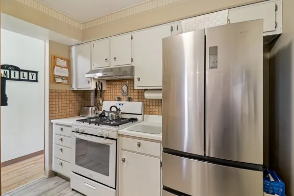 $230,000 | 673 Cardinal Court, Grayslake, IL 60030