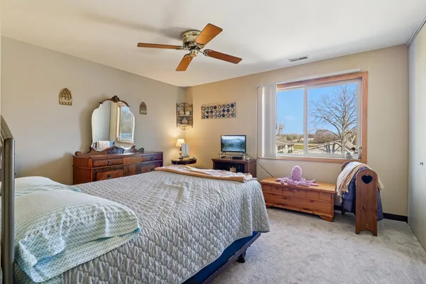 $230,000 | 673 Cardinal Court, Grayslake, IL 60030