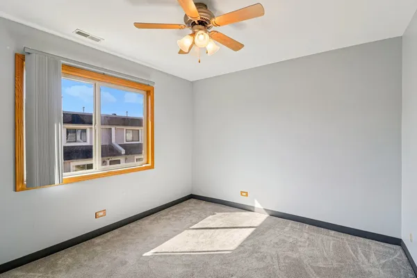 $230,000 | 673 Cardinal Court, Grayslake, IL 60030