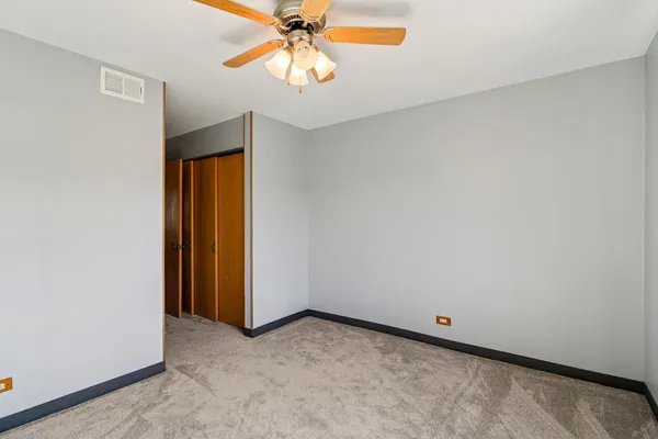 $230,000 | 673 Cardinal Court, Grayslake, IL 60030