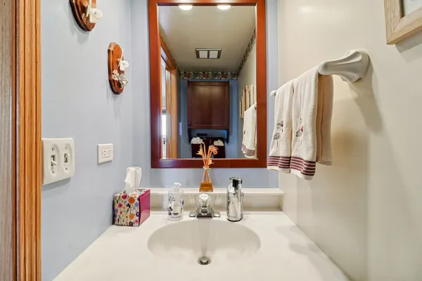 $230,000 | 673 Cardinal Court, Grayslake, IL 60030