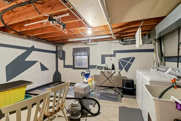 $230,000 | 673 Cardinal Court, Grayslake, IL 60030