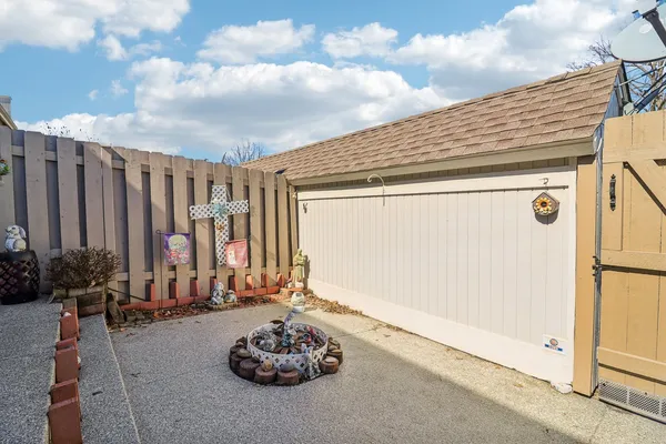 $230,000 | 673 Cardinal Court, Grayslake, IL 60030