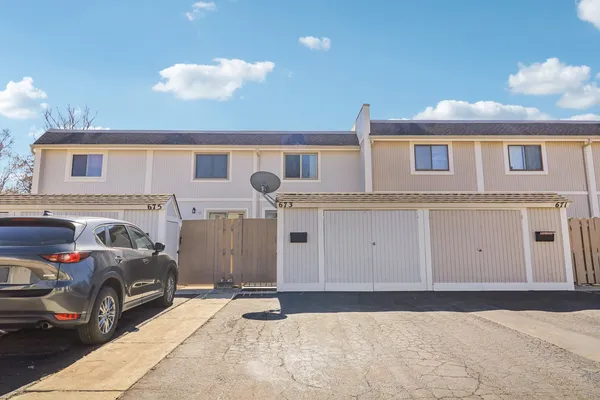 $230,000 | 673 Cardinal Court, Grayslake, IL 60030