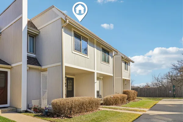 $230,000 | 673 Cardinal Court, Grayslake, IL 60030