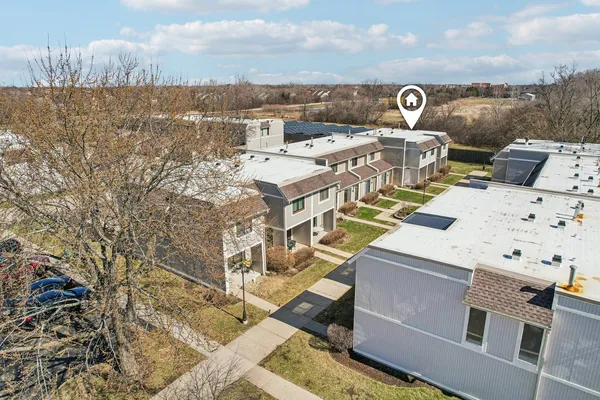 $230,000 | 673 Cardinal Court, Grayslake, IL 60030