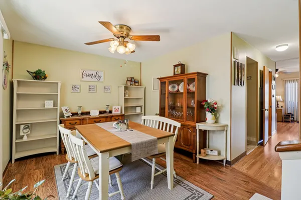 $230,000 | 673 Cardinal Court, Grayslake, IL 60030