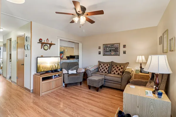 $230,000 | 673 Cardinal Court, Grayslake, IL 60030
