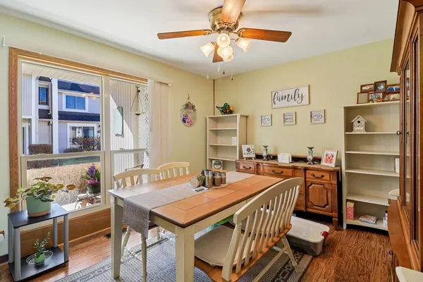 $230,000 | 673 Cardinal Court, Grayslake, IL 60030