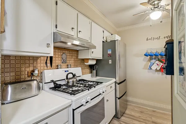 $230,000 | 673 Cardinal Court, Grayslake, IL 60030