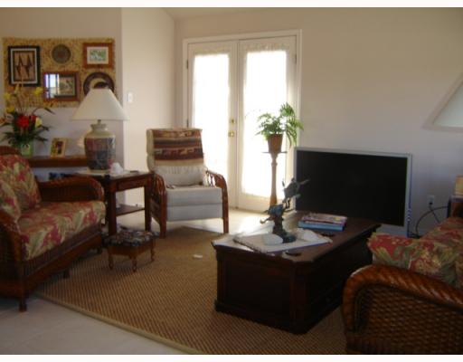155426 Gypsy Corpus Christi, TX 78418 - Photo 5 of 9 a living room with furniture and a potted plant