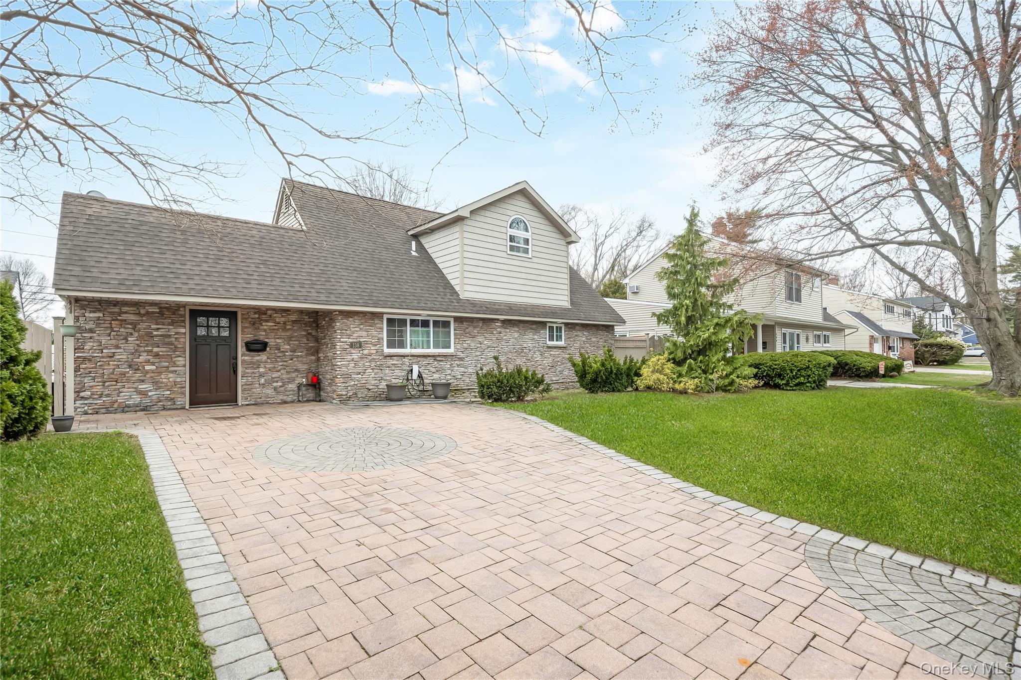 138 Rim Lane Hicksville, NY 11801 - Photo 1 of 33