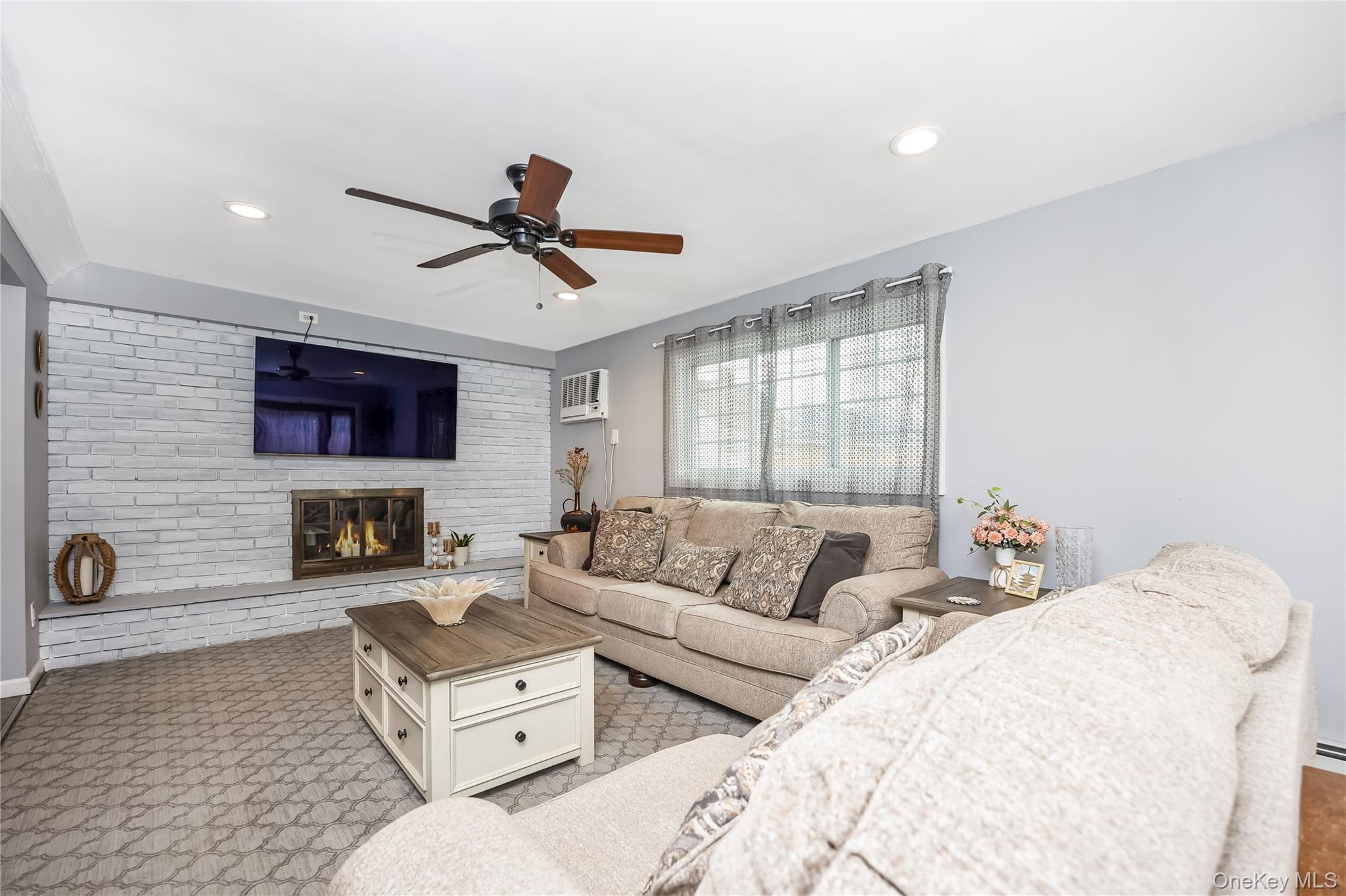 138 Rim Lane Hicksville, NY 11801 - Photo 12 of 33