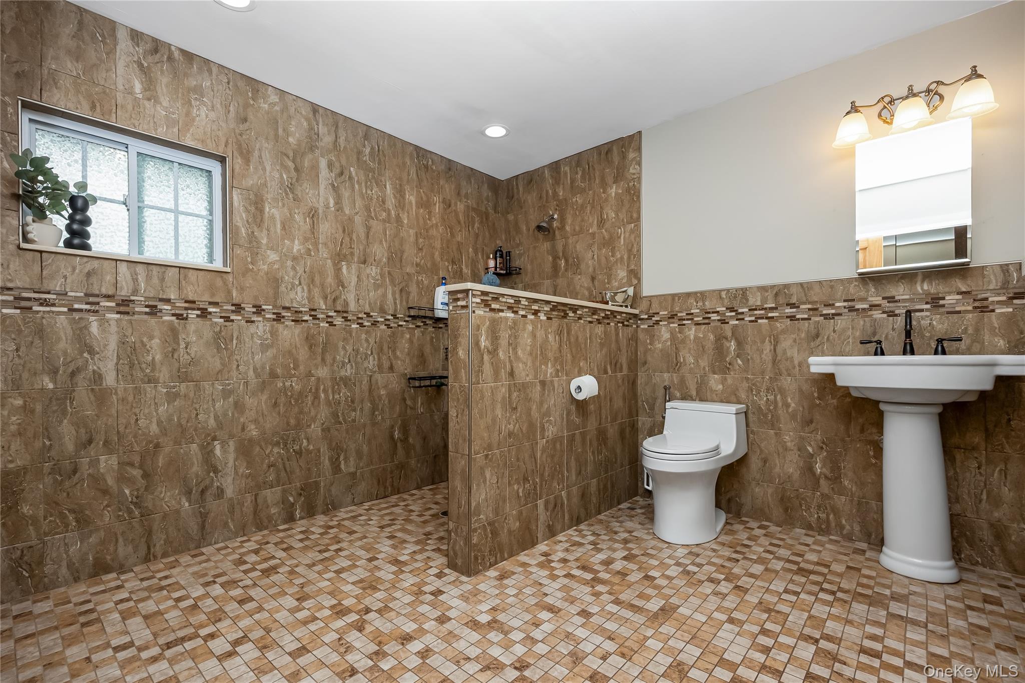 138 Rim Lane Hicksville, NY 11801 - Photo 19 of 33