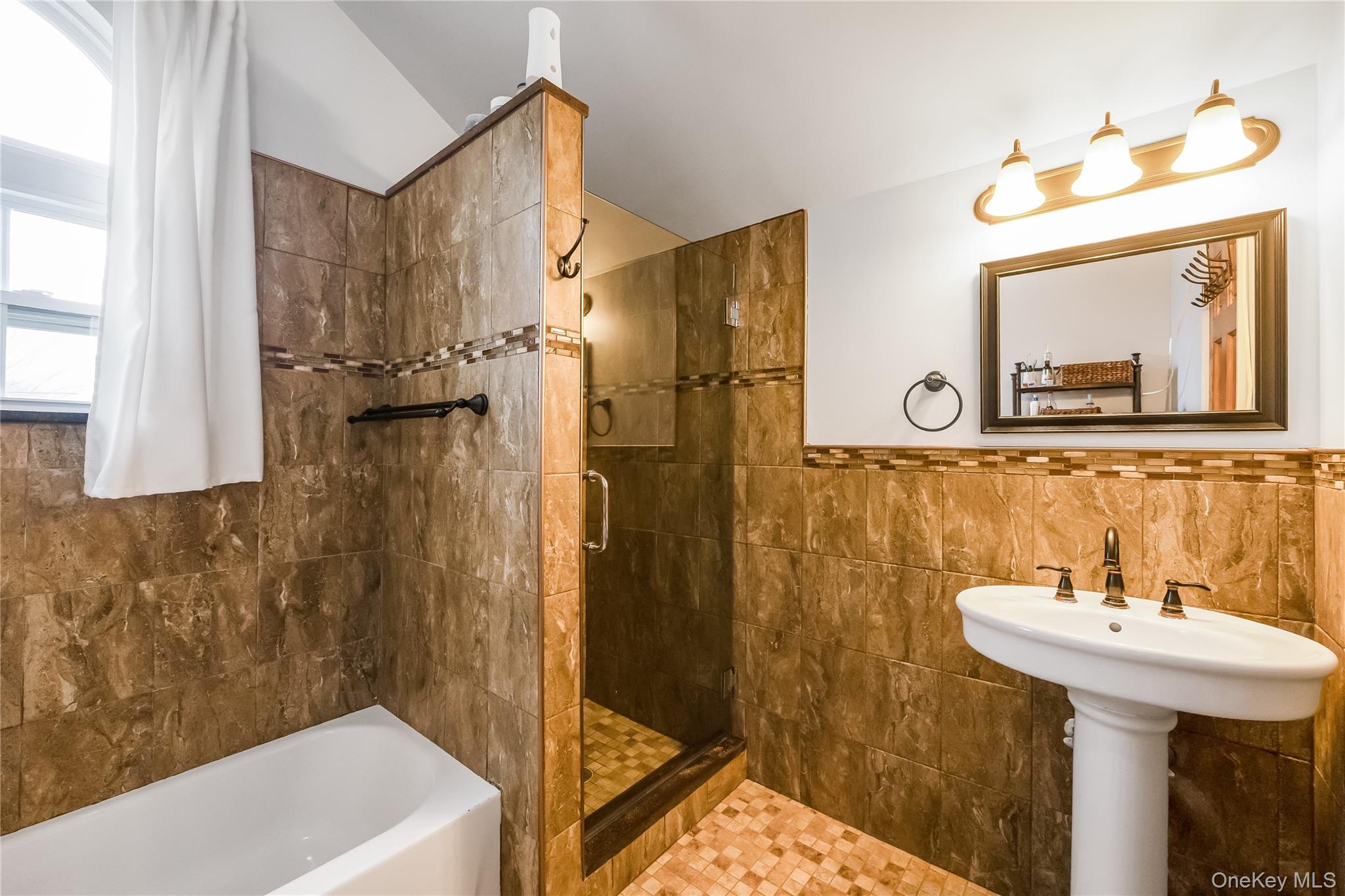 138 Rim Lane Hicksville, NY 11801 - Photo 23 of 33