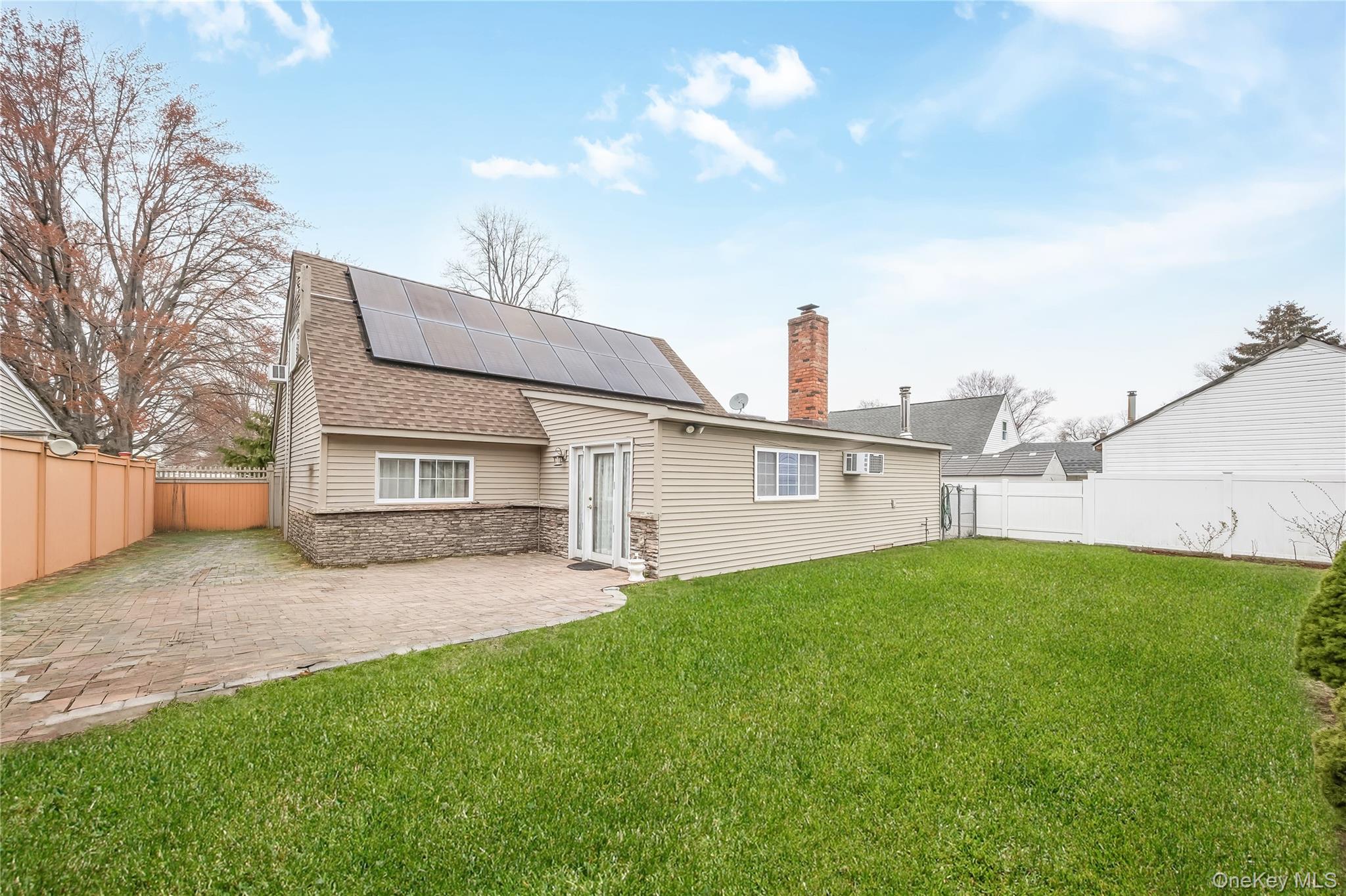 138 Rim Lane Hicksville, NY 11801 - Photo 28 of 33