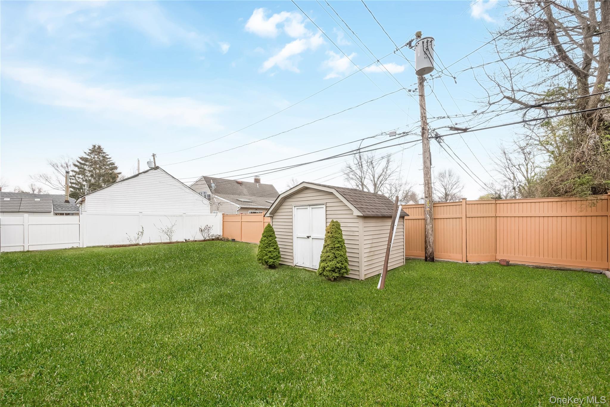 138 Rim Lane Hicksville, NY 11801 - Photo 29 of 33