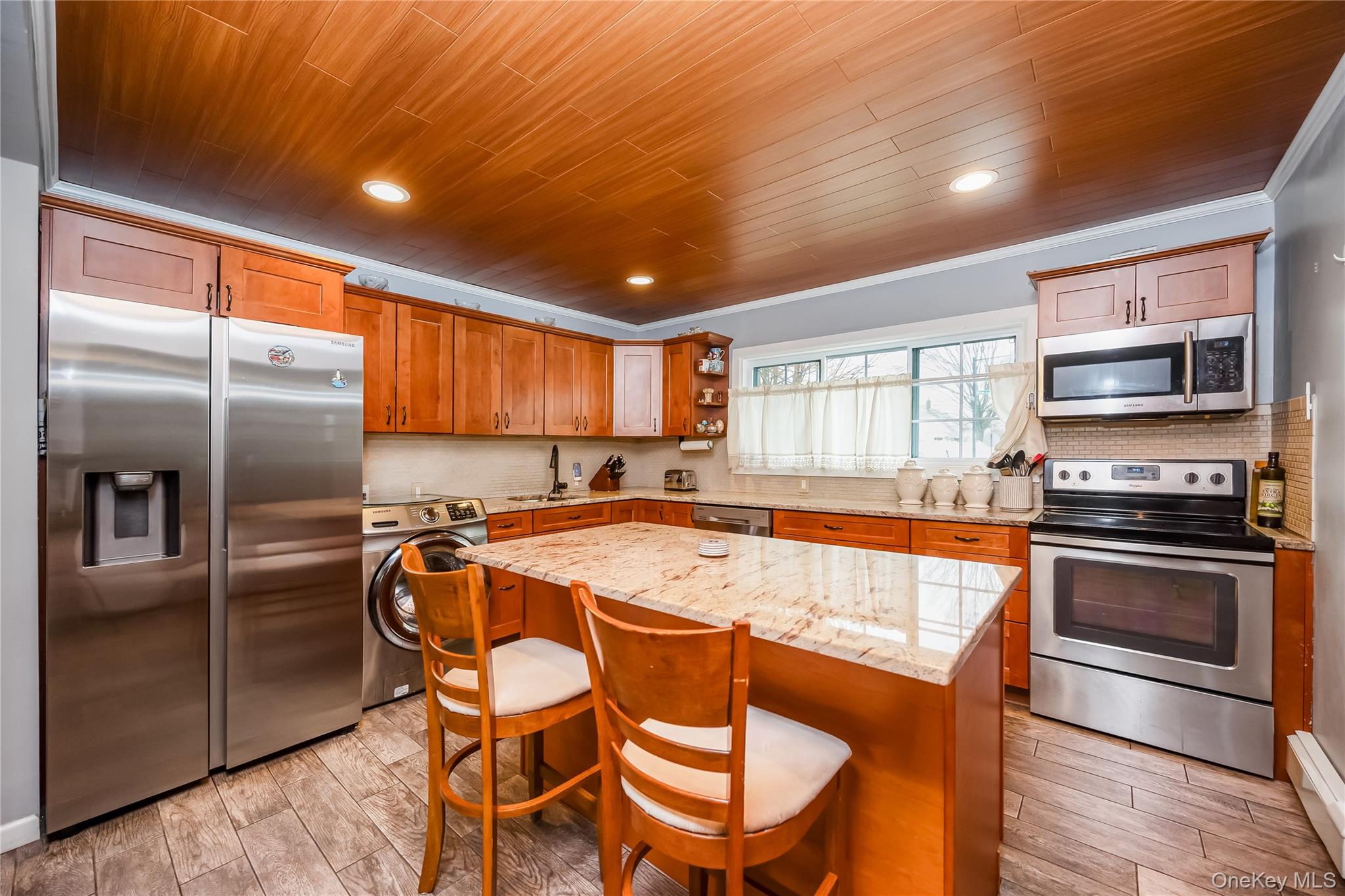 138 Rim Lane Hicksville, NY 11801 - Photo 6 of 33