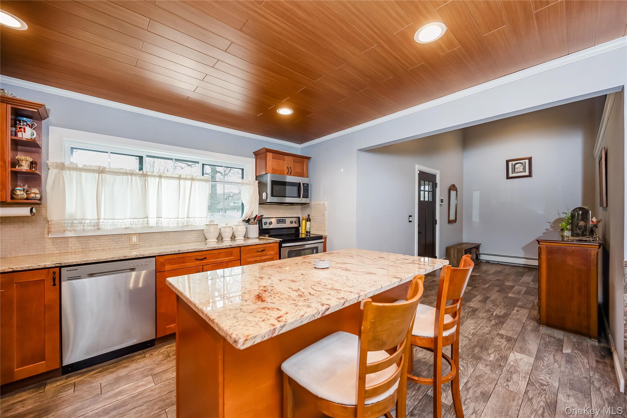 138 Rim Lane Hicksville, NY 11801 - Photo 7 of 33