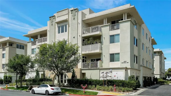 $4,800 | 13021 Central Avenue, Unit 402, Hawthorne, CA 90250