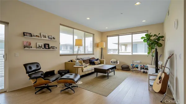 $4,675 | 13021 Central Avenue, Unit 402, Hawthorne, CA 90250