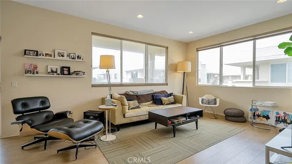 $4,675 | 13021 Central Avenue, Unit 402, Hawthorne, CA 90250