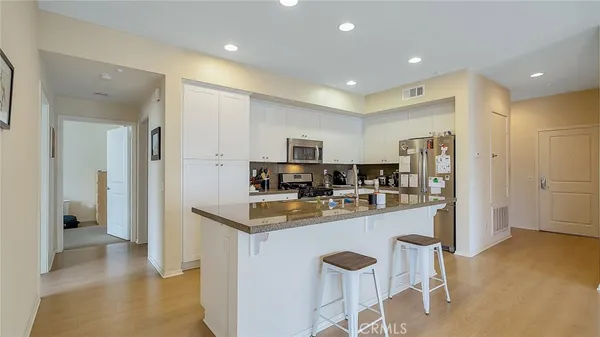 $4,675 | 13021 Central Avenue, Unit 402, Hawthorne, CA 90250