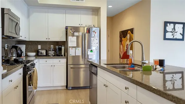 $4,675 | 13021 Central Avenue, Unit 402, Hawthorne, CA 90250