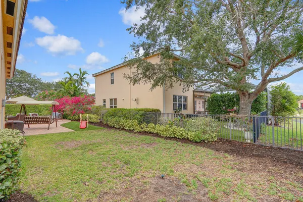 $1,099,995 | 146 Magnolia Way, Tequesta, FL 33469
