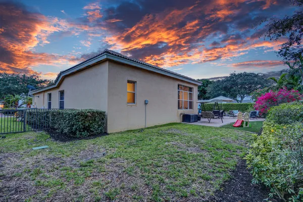 $1,099,995 | 146 Magnolia Way, Tequesta, FL 33469
