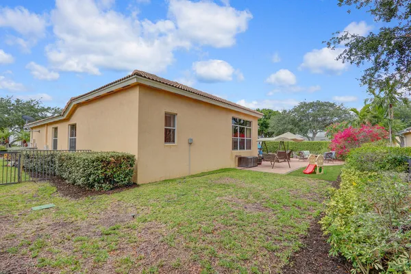 $1,099,995 | 146 Magnolia Way, Tequesta, FL 33469