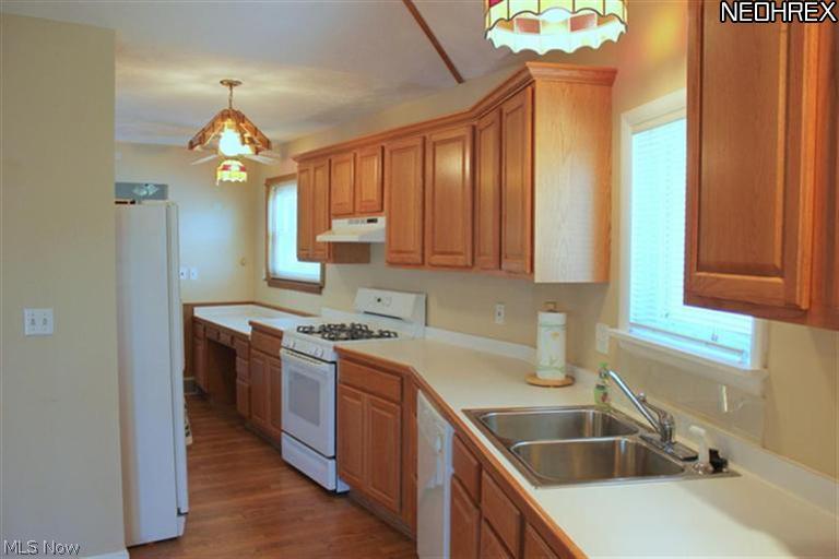 820 Pendley Road Willowick, OH 44095 - Photo 2 of 18 Gallery Image 2