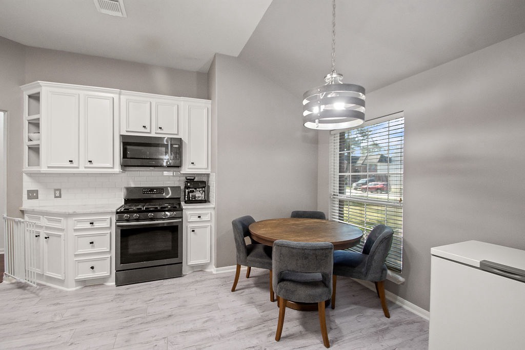 222 Doncaster Street Conroe, TX 77303 - Photo 7 of 24