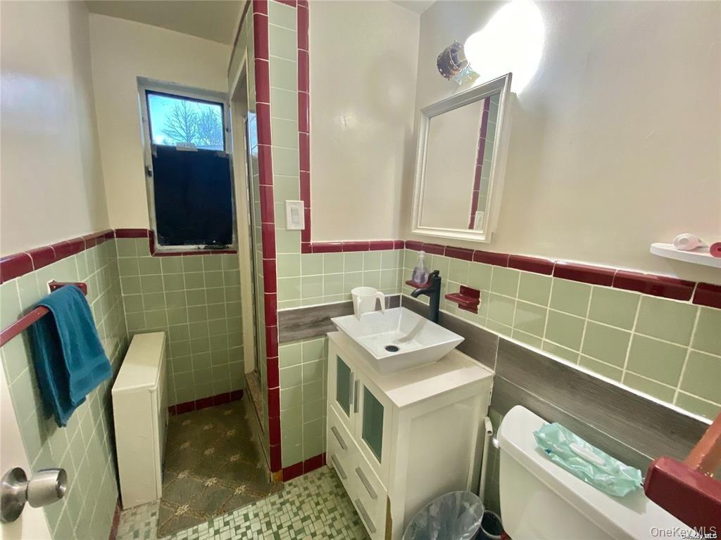 107 Baker Hill Road Great Neck, NY 11023 - Photo 13 of 23