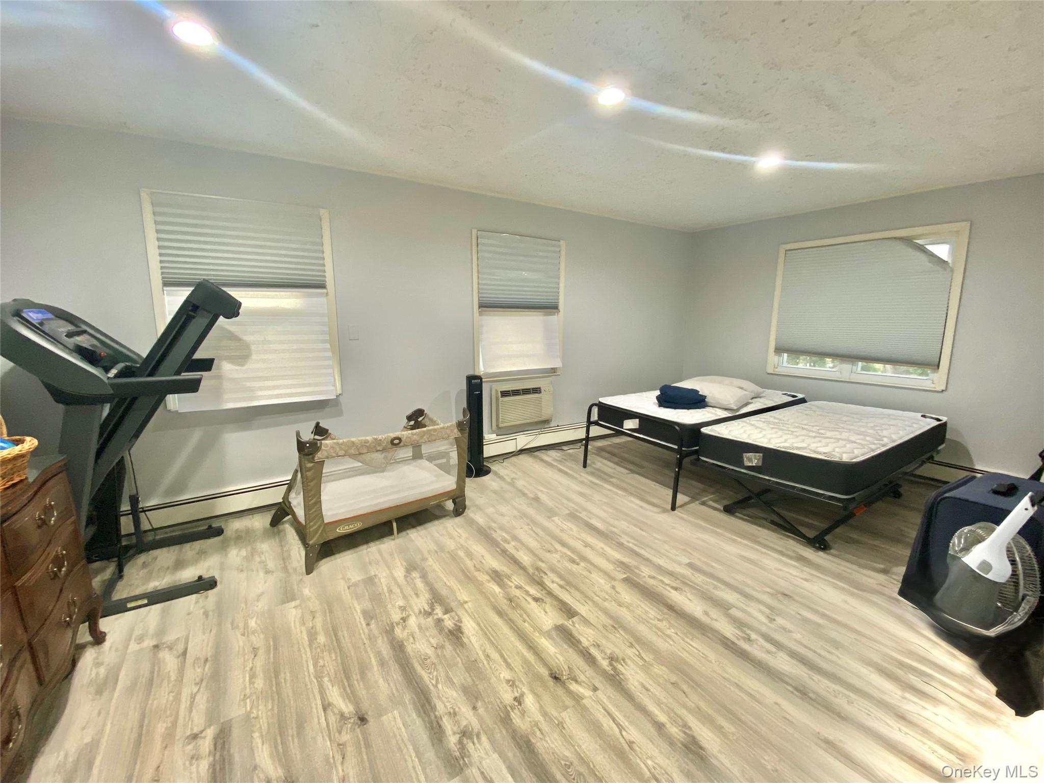 107 Baker Hill Road Great Neck, NY 11023 - Photo 16 of 33