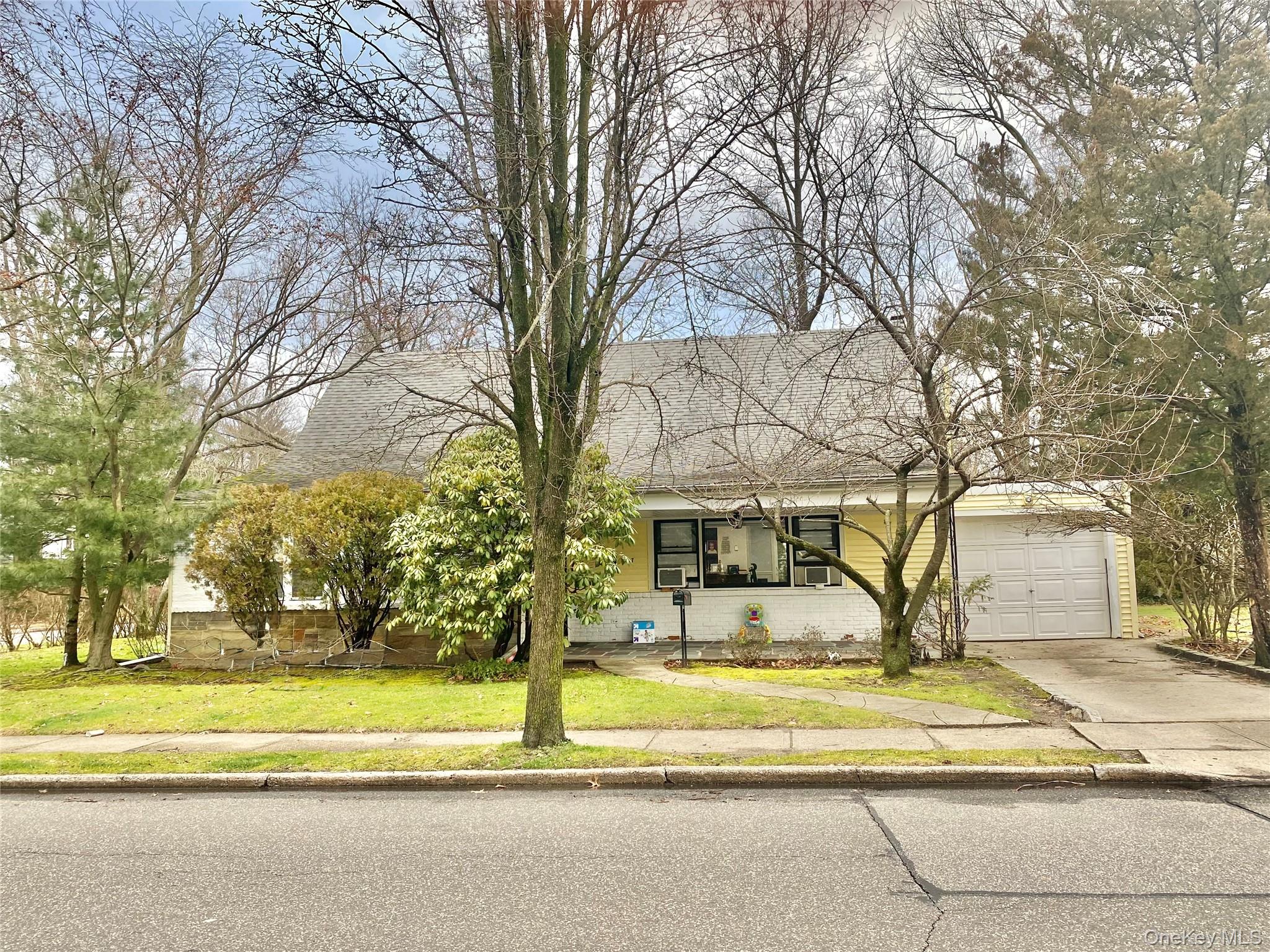 107 Baker Hill Road Great Neck, NY 11023 - Photo 23 of 29