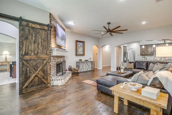$440,000 | 2721 Buffalo Run, Burleson, TX 76028