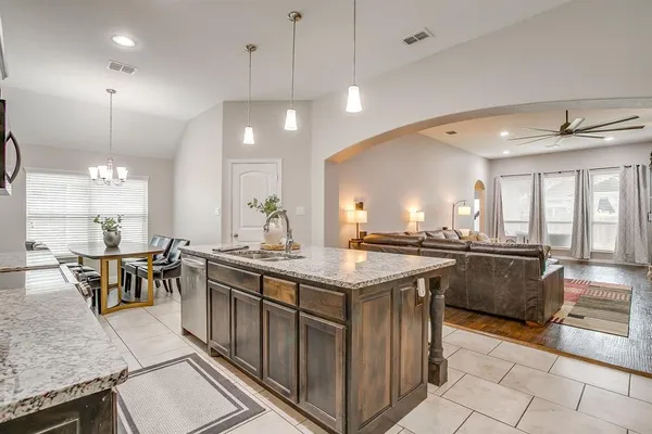$440,000 | 2721 Buffalo Run, Burleson, TX 76028
