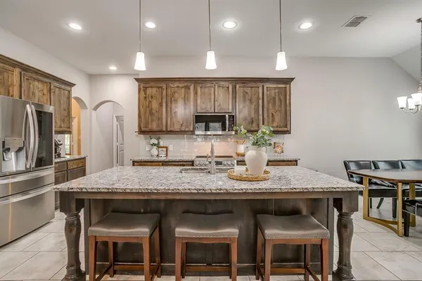 $440,000 | 2721 Buffalo Run, Burleson, TX 76028