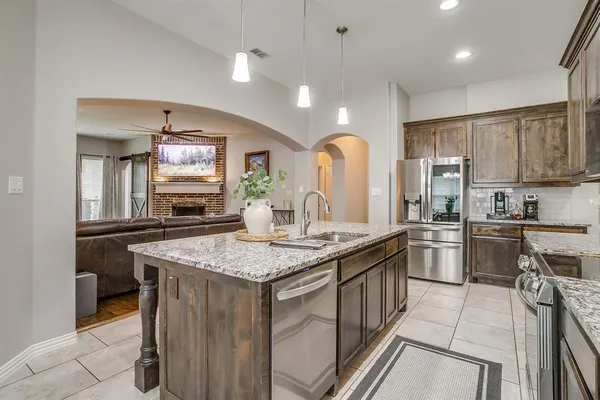 $440,000 | 2721 Buffalo Run, Burleson, TX 76028