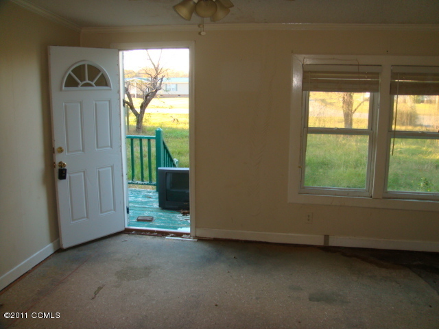 3607 Wharton Station Road Washington, NC 27889 - Photo 6 of 12 livingroom