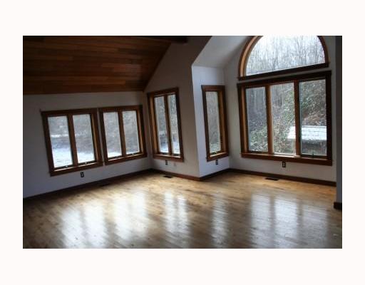 2 South Shore Road Little Compton, RI 02837 - Photo 4 of 11 Living Room.