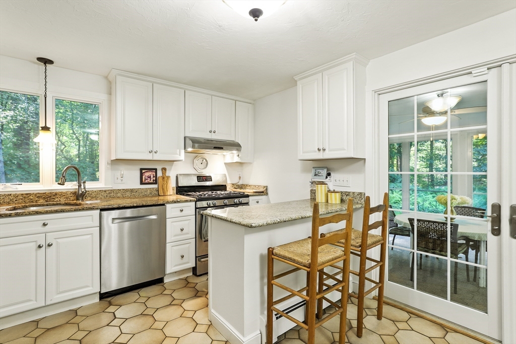 7 Carl Road Walpole, MA 02081 - Photo 9 of 40 Gallery Image 9