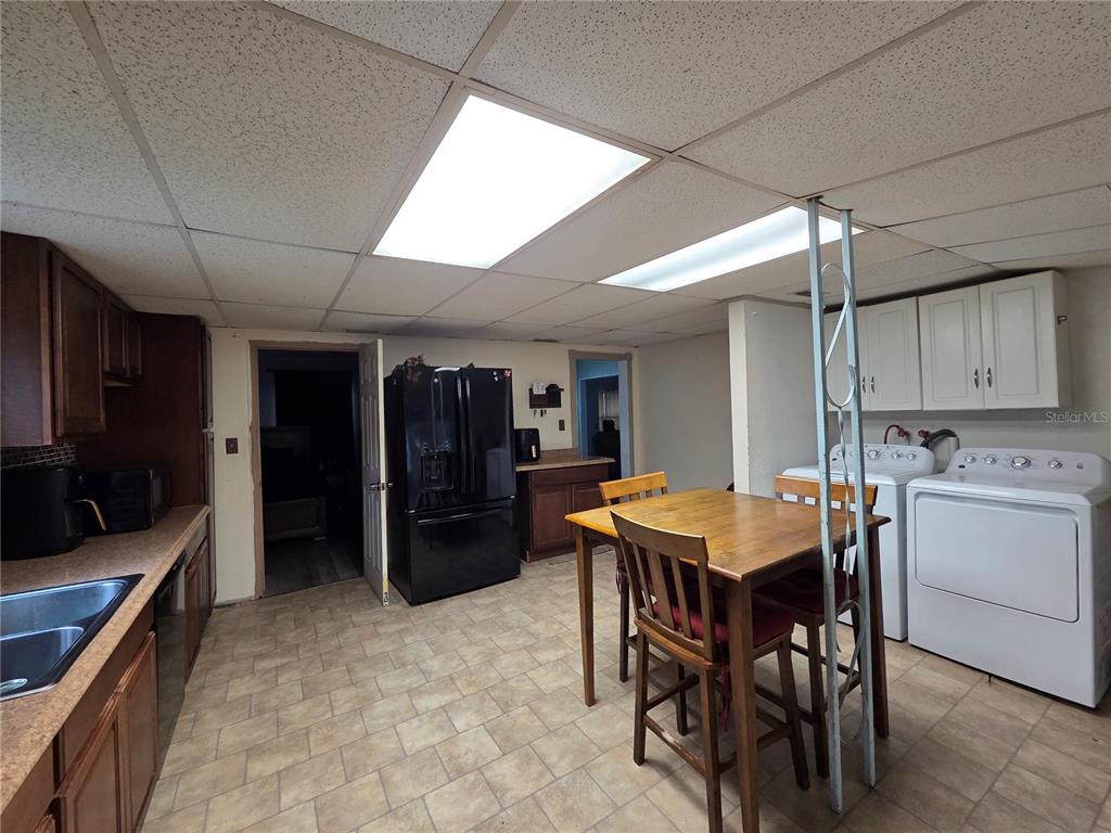124 East F Street Frostproof, FL 33843 - Photo 13 of 37 a kitchen with a table and chairs
