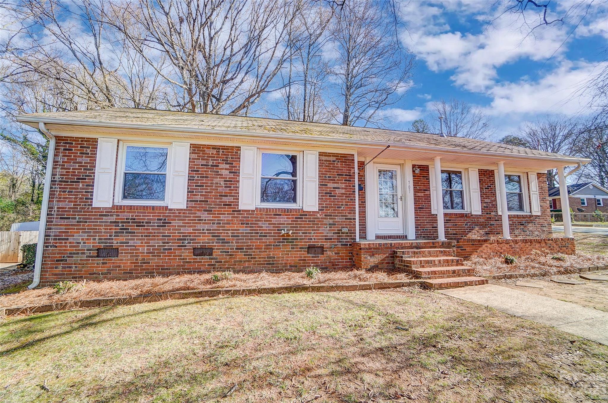 707 Ranch Road Charlotte, NC 28208 - Photo 3 of 41 Gallery Image 3