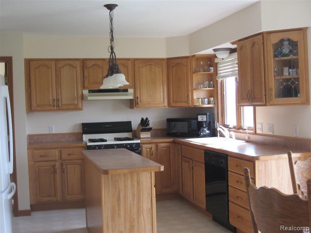 2236 Buhl Road Newport, MI 48166 - Photo 4 of 15 2236 Buhl kitchen.JPG