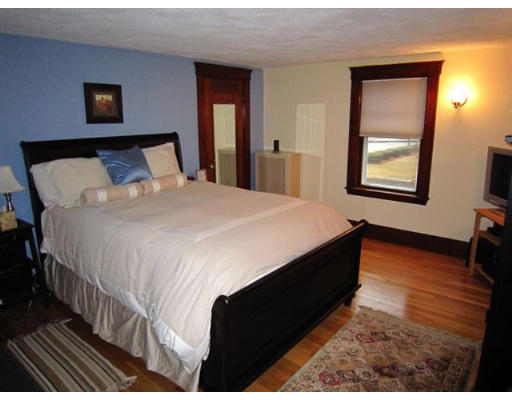 561 Lexington St(stanley Road Waltham, MA 02452 - Photo 11 of 20