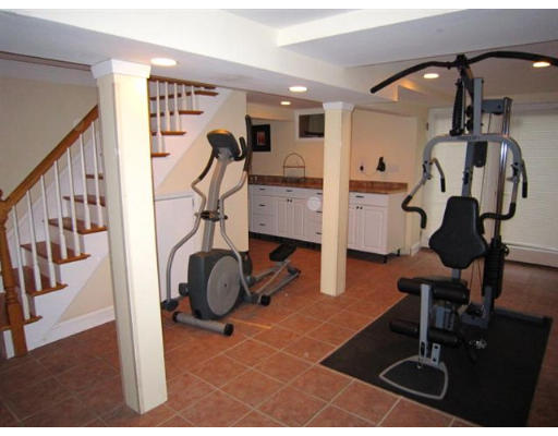 561 Lexington St(stanley Road Waltham, MA 02452 - Photo 17 of 20